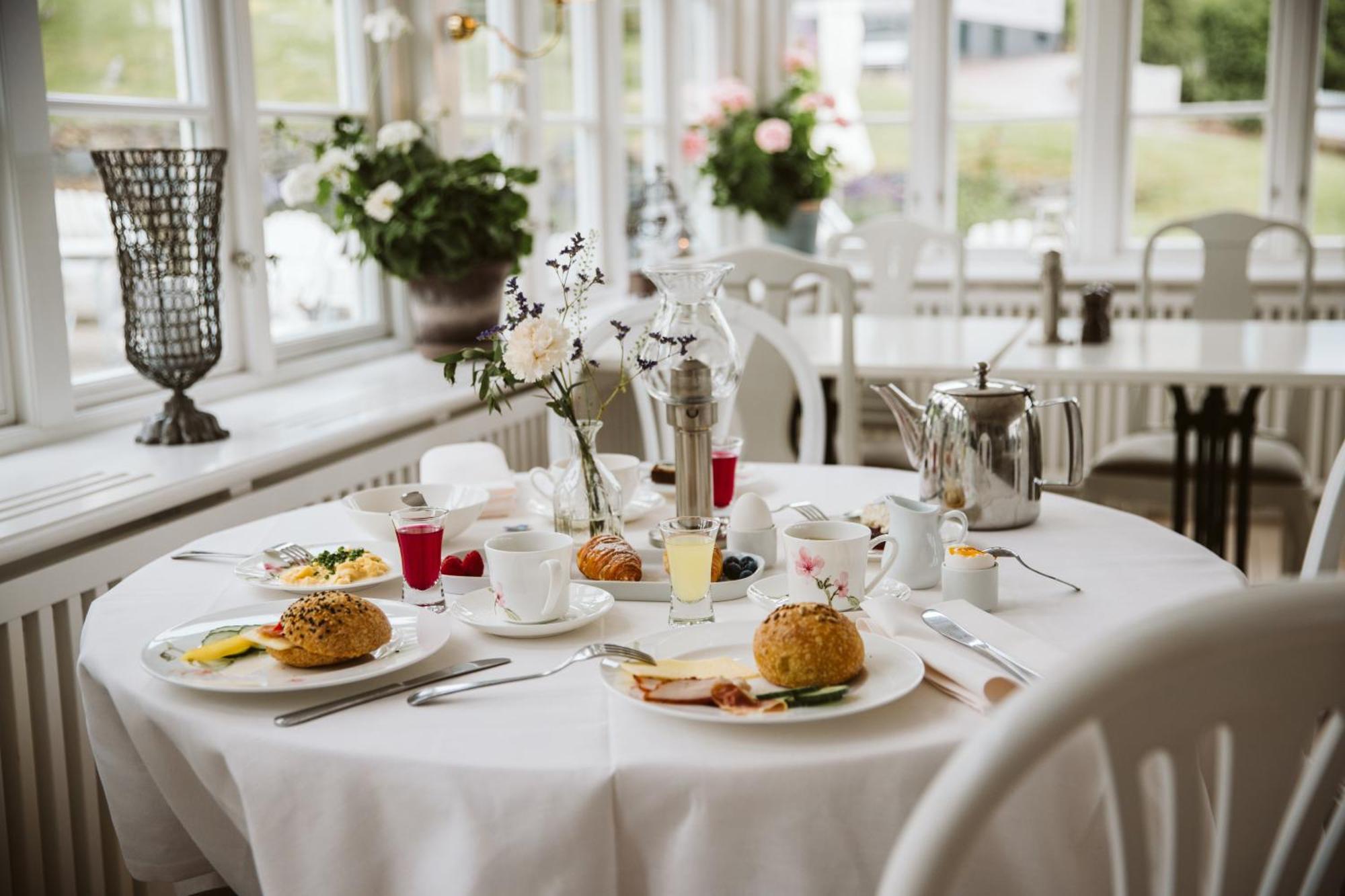 Hotel Rusthallargarden Arild Bagian luar foto